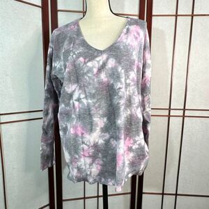 Torrid grey/pink  tie dye v neck sweater size 00